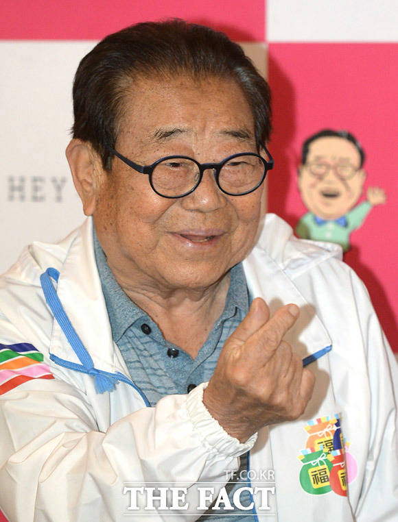 국민 MC 송해가 지난달 31일 입원했다. 폐렴 증세가 아니라 감기 몸살 때문이다. /더팩트 DB