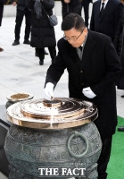 [TF포토] 현충탑 분향하는 황교안 대표