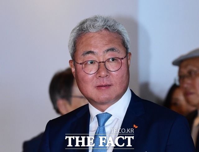 김준 SK이노베이션 총괄사장이 2일 신년사를 통해 임직원들에게 행복 경영 실천으로 올해를 새로운 10년을 위한 해로 만들자고 당부했다. /더팩트 DB