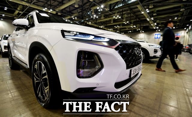 현대차의 중형 SUV 싼타페는 지난해 국내 시장에서 RV 차량 가운데 가장 많은 8만6918대가 팔렸다. /더팩트 DB