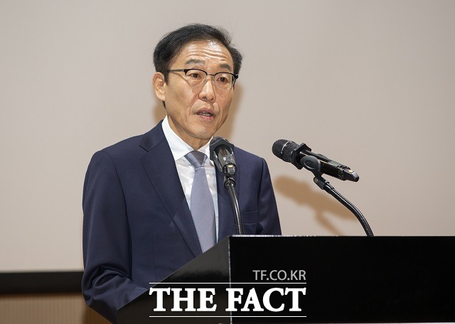 김기남 삼성전자 부회장(사진)이 2일 시무식에서 선대의 전통과 자산을 계승·발전하고 창의성과 혁신성을 접목해 미래 성장동력을 확보하자고 강조했다. /삼성전자 제공