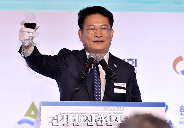 송영길 더불어민주당 의원의 건배제의.