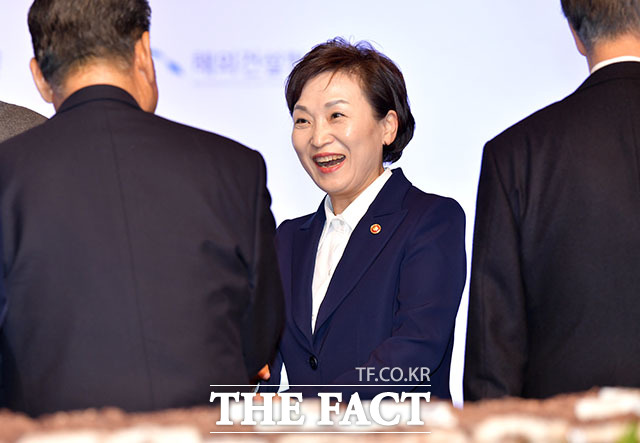 환한 미소 짓는 김현미 국토교통부 장관.
