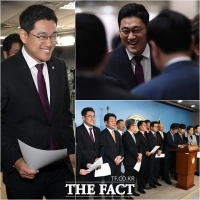 [TF사진관] '원내대표가 탈당' 밝은 표정의 오신환
