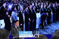 [TF포토] 경제계에 신년사 전하는 이낙연 총리
