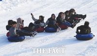[TF포토] 올겨울은 눈썰매와 함께~