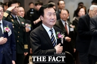 [TF포토] 국민의례하는 손학규 대표