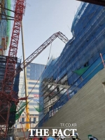  인천 공사장 타워크레인 쓰러져...2명 사망·1명 부상