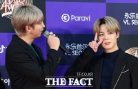 [TF포토] 지민, RM 덕담에 기분좋은 '브이'