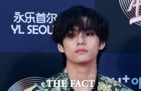 [TF포토] 뷔, '카리스마 넘치는 눈빛 포즈'