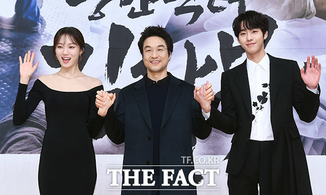 배우 이성경과 안효섭은 선배인 한석규에 대한 고마움을 표했다. /이동률 기자