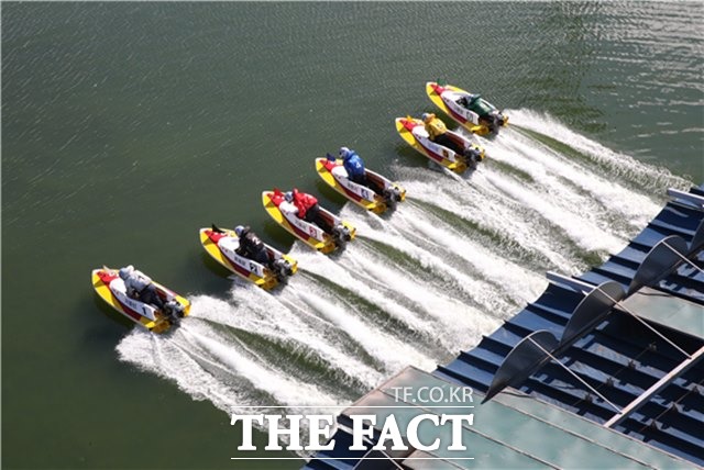 개장 19년째를 맞이하는 경정 2020 시즌이 새로운 한 해를 맞이하는 지난 1월 1일 미사 경정장에서 힘차게 출발하고 있다./경륜경정총괄본부 제공