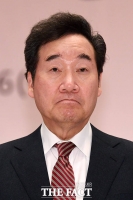 [TF포토] '굳은 표정 짓는 이낙연 총리'