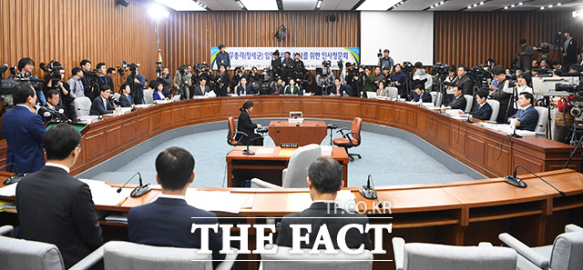 정세균 국무총리 후보자(왼쪽)가 7일 오전 서울 여의도 국회에서 진행된 인사청문회에 참석해 모두발언을 하고 있다. / 국회=배정한 기자