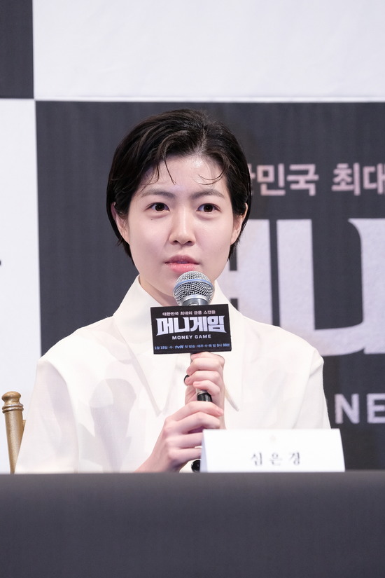 배우 심은경은 드라마 머니게임에서 현재 대한민국 20대의 현실을 반영한 인물 이혜준을 연기한다. /tvN 제공