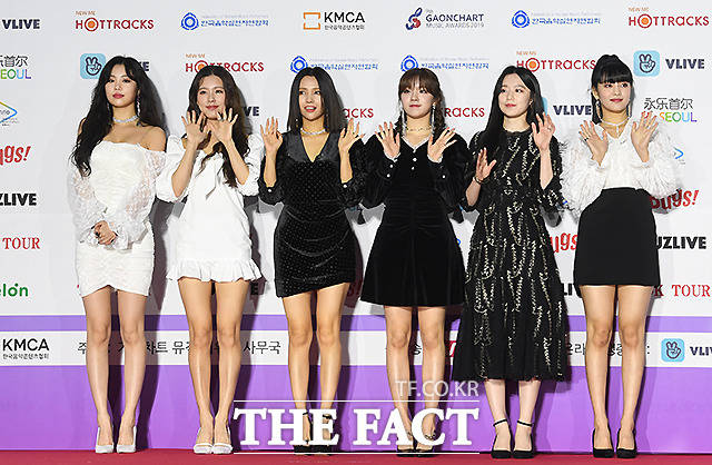 걸그룹 여자아이들이 8일 오후 서울 송파구 잠실 실내체육관에서 열린 제 9회 가온차트 뮤직어워즈 레드카펫 행사 참석해 포즈를 취하고 있다. /이새롬 기자