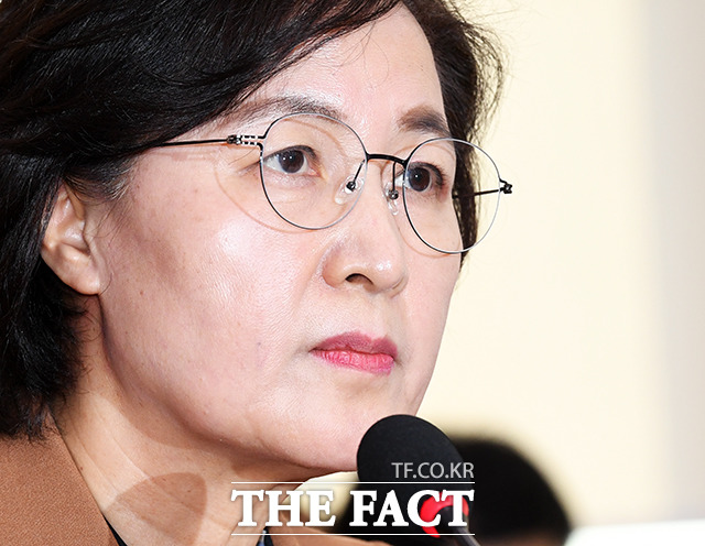 추미애 법무부 장관이 9일 오후 서울 여의도 국회에서 열린 법제사법위원회 전체회의에 출석해 의원들의 질의를 듣고 있다. / 국회=배정한 기자