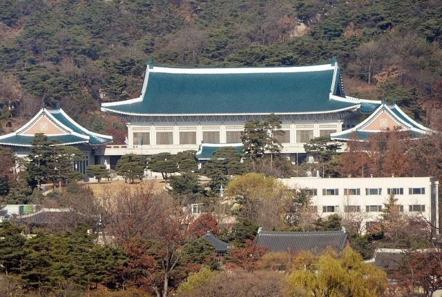 청와대는 9일 법무부의 검찰 고위급 인사가 윤석열 검찰총장에 대한 불신임이냐는 일각의 지적에 대해 윤 총장에 대한 불신임은 생각하고 있지 않다고 밝혔다. /더팩트 DB