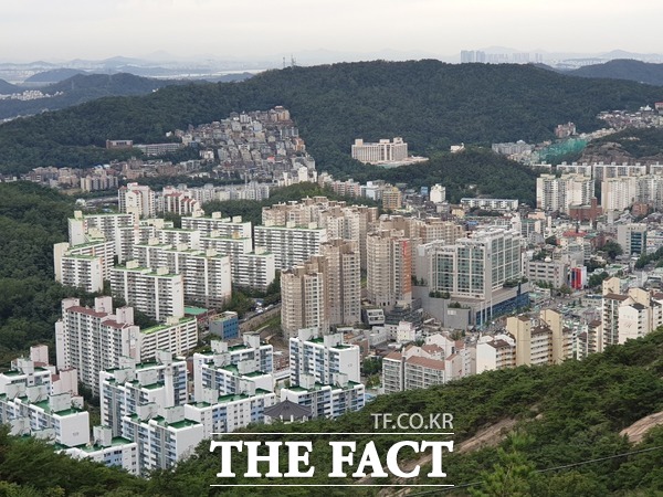 서울 주택가격이 9억 원에 수렴하는 양상을 띠고 있다. /윤정원 기자