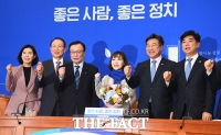 [TF포토] 더불어민주당 인재영입 6호, '워킹맘 홍정민 박사'