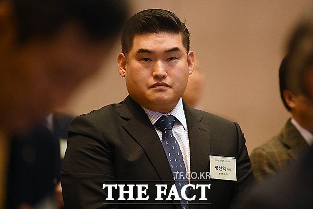 장선익 동국제강 이사가 10일 서울 강남구 대치동 포스코센터에서 열린 2020년 철강업계 신년인사회에 참석해 행사를 지켜보고 있다. /이새롬 기자