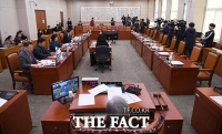 [TF포토] 법사위 전체회의 불참한 더불어민주당