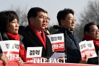 [TF포토] 심재철, '청와대 앞서 검찰 인사 규탄'