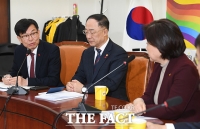 [TF포토] 이란 관련 현안 보고하는 김상조 정책실장