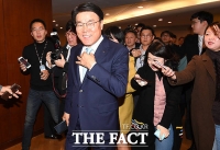 [TF포토] 취재진 몰고 다니는 최정우 포스코 회장