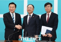 [TF포토] 이란 관련 현안 보고 위해 손학규 대표 찾은 홍남기 부총리