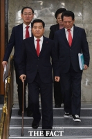 [TF포토] 원내대책회의 참석하는 심재철 원내대표