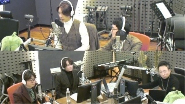밴드 사거리 그오빠의 멤버 윤채는 KBS 쿨FM 박명수의 라디오쇼에서 라이벌로 잔나비를 꼽았다.
