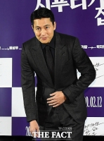 [TF포토] 정우성, '젠틀한 인사~'