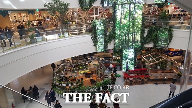 복합쇼핑몰, 아울렛, 면세점의 몸집이 커지면서 납품업체의 피해 사례가 덩달아 늘어나자 공정거래위원회는 표준거래계약서 도입을 시행했다. /더팩트 DB