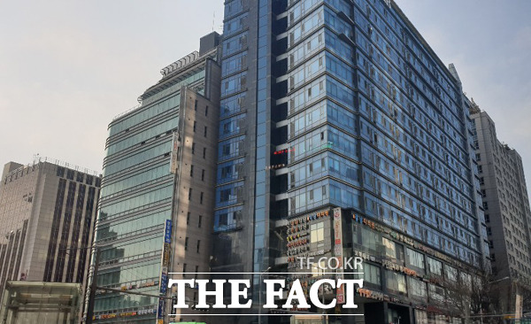 강남구는 주민 안전과 재산권 침해 문제 등을 이유로 GTX-A 공사 시작에 필요한 도로점용 및 녹지점용 허가를 거부했다. 사진은 서울 강남구 삼성동 강남구청역 일대 모습. /윤정원 기자