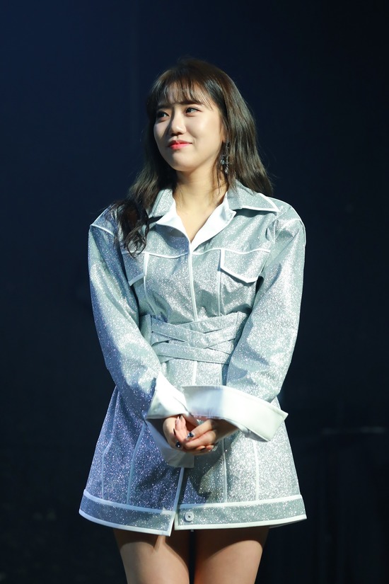 미스트롯 출신 가수 김희진이 14일 데뷔곡 차마 발표 쇼케이스를 개최했다. /제이지스타 제공