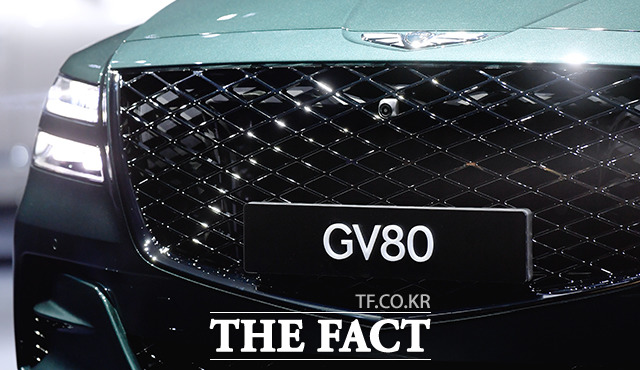 전면부에는 상하 2단으로 완전히 분리된 슬림형 쿼드 리어램프가 적용돼 있다. /이선화 기자