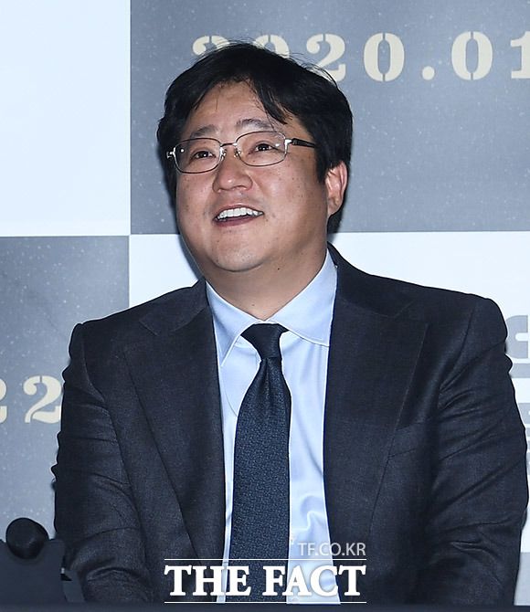 배우 곽도원이 15일 오후 서울 용산구 CGV 용산아이파크몰에서 열린 영화 남산의 부장들의 언론시사회에 참석해 미소를 짓고 있다. /이동률 기자