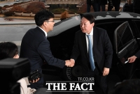  문 대통령에 화답?…윤석열 총장 '검찰도 바꿀 것은 바꿔야'