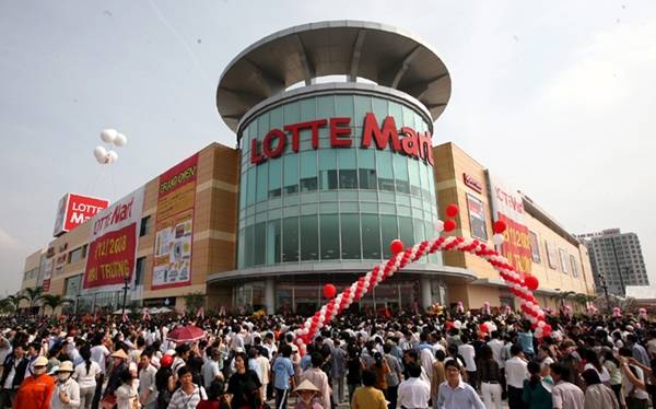베트남에 진출한 대형마트 업체들은 올해 현지 사업 확장을 예고했다. 롯데마트는 현재 베트남 현지에서 14개 매장을 운영 중이며 향후 30개까지 늘리겠다는 계획이다. /롯데마트 제공