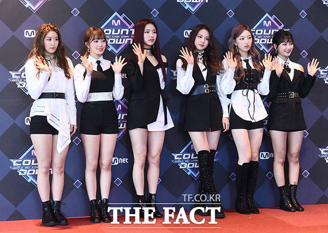 그룹 드립노트가 16일 오후 서울 마포구 CJ E&M센터에서 열린 Mnet 엠카운트다운 리허설 전 포토타임을 갖고 있다. /이동률 기자