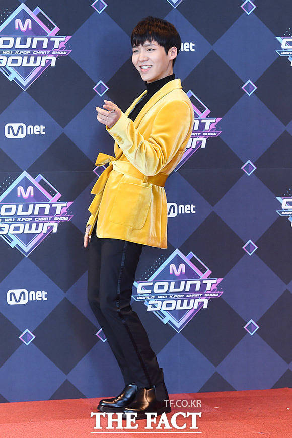 가수 스테디가 16일 오후 서울 마포구 CJ E&M센터에서 열린 Mnet 엠카운트다운 리허설 전 포토타임을 갖고 있다. /이동률 기자