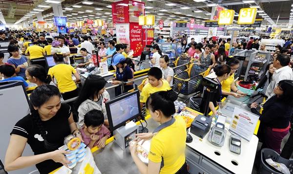 베트남에 진출한 국내 대형마트와 홈쇼핑 업계의 희비가 엇갈린다. 잘 나가는 대형마트와 달리 부진을 이어가는 홈쇼핑 업계는 철수를 진행·검토 중이다. 사진은 이마트 베트남 1호점 모습. /이마트 제공