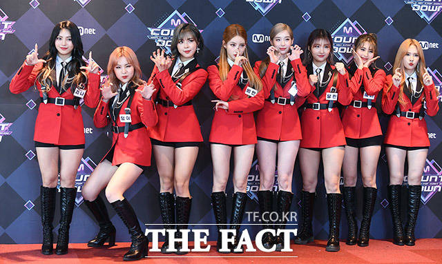 그룹 ANS가 16일 오후 서울 마포구 CJ E&M센터에서 열린 Mnet 엠카운트다운 리허설 전 포토타임을 갖고 있다. /이동률 기자