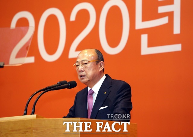 김승연 한화그룹 회장은 올해 신년사에서 정도경영은 한화인 모두의 확고한 신조로 뿌리내려야 한다라며 준볍경영 실천 의지를 거듭 강조했다. /한화그룹 제공