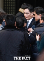 [TF포토] 시민들 항의에 난감한 이재용 부회장