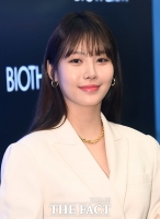 [TF포토] 유라, '빠져드는 눈빛'