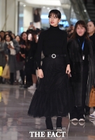 [TF포토] 수지, '쇼핑몰 시선 집중 시키는 아찔한 미모!'