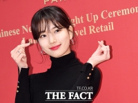 [TF포토] 수지, '심쿵 유발 살인미소와 손하트 발사!'