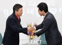 [TF포토] 김병민 교수 영입 발표하는 황교안 대표